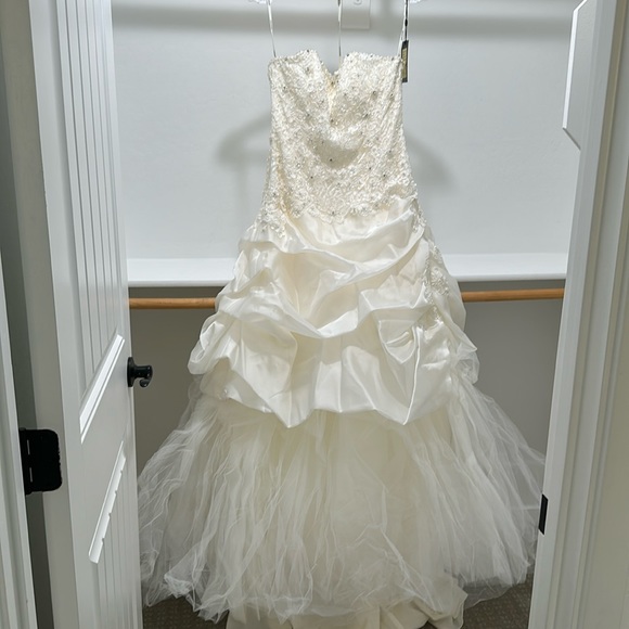 NWT Cosmobella Milano bridal gown size 10 - Picture 1 of 12